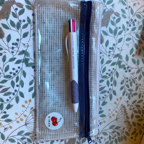 Pen case and four coloured pen - Picture 1 of 3